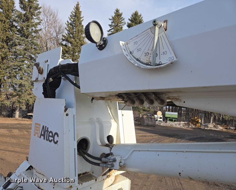 image for item EB1337 Altec D3055ATR digger derrick truck bed