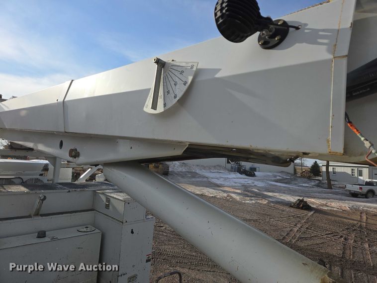 image for item EB1337 Altec D3055ATR digger derrick truck bed