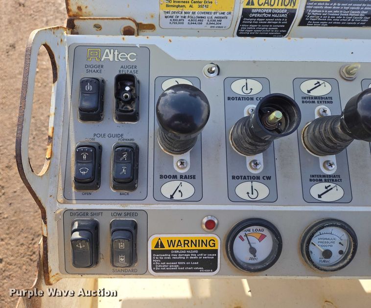 image for item EB1337 Altec D3055ATR digger derrick truck bed