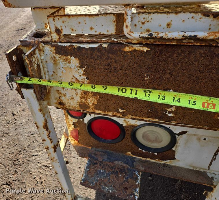 image for item EB1337 Altec D3055ATR digger derrick truck bed