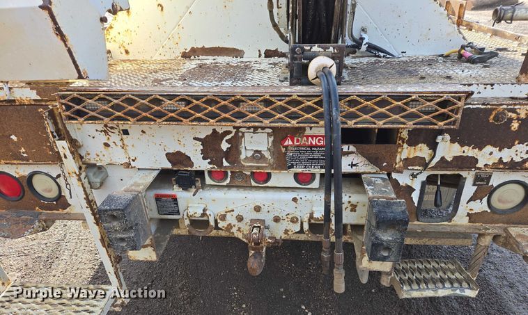 image for item EB1337 Altec D3055ATR digger derrick truck bed