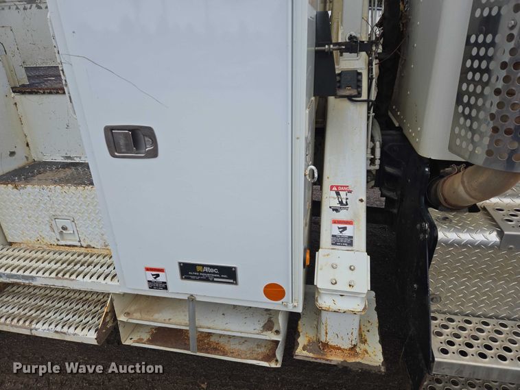 image for item EB1338 Altec DM47TR digger derrick truck bed