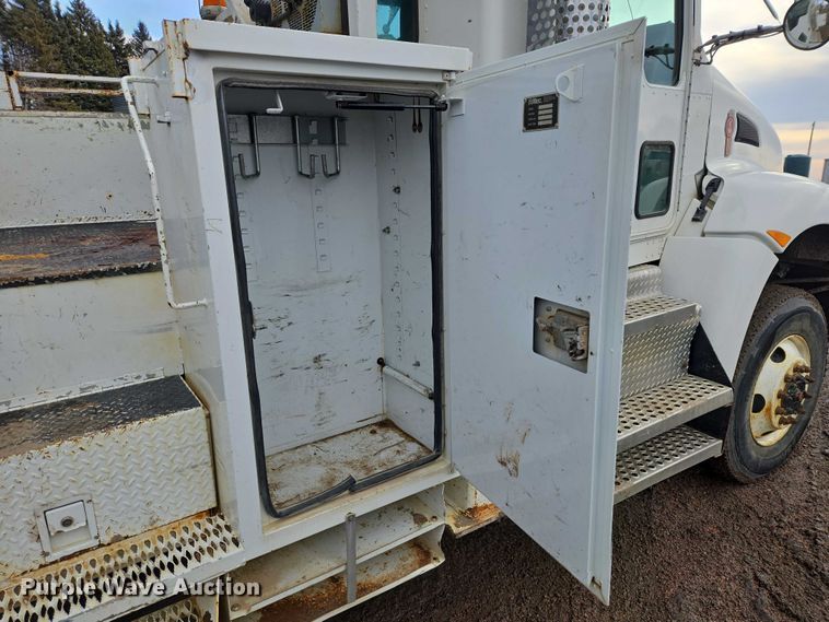 image for item EB1338 Altec DM47TR digger derrick truck bed