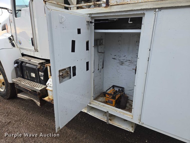 image for item EB1338 Altec DM47TR digger derrick truck bed