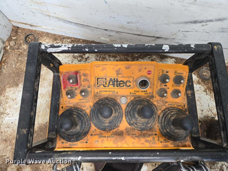 image for item EB1338 Altec DM47TR digger derrick truck bed