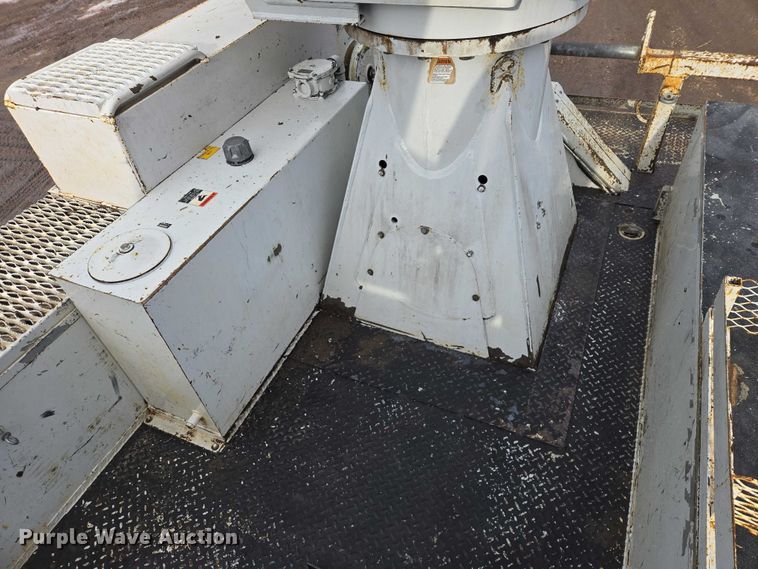 image for item EB1338 Altec DM47TR digger derrick truck bed