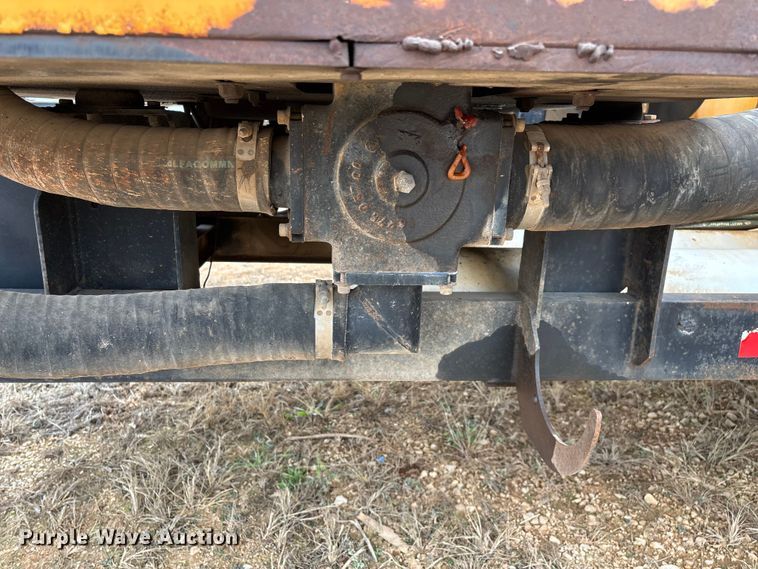 image for item ED2451 2011 Vermeer V500LE-HD vacuum excavator