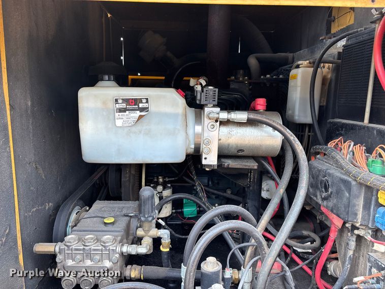 image for item ED2451 2011 Vermeer V500LE-HD vacuum excavator