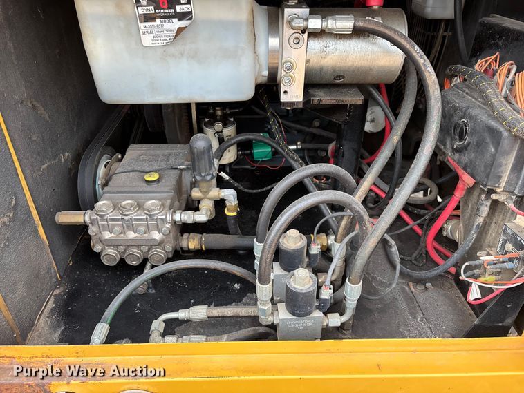 image for item ED2451 2011 Vermeer V500LE-HD vacuum excavator