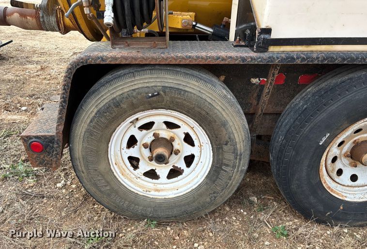 image for item ED2451 2011 Vermeer V500LE-HD vacuum excavator