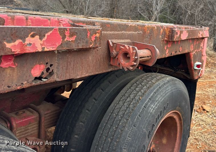 image for item EE0088 1980 Nabors flatbed trailer