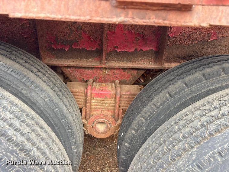 image for item EE0088 1980 Nabors flatbed trailer