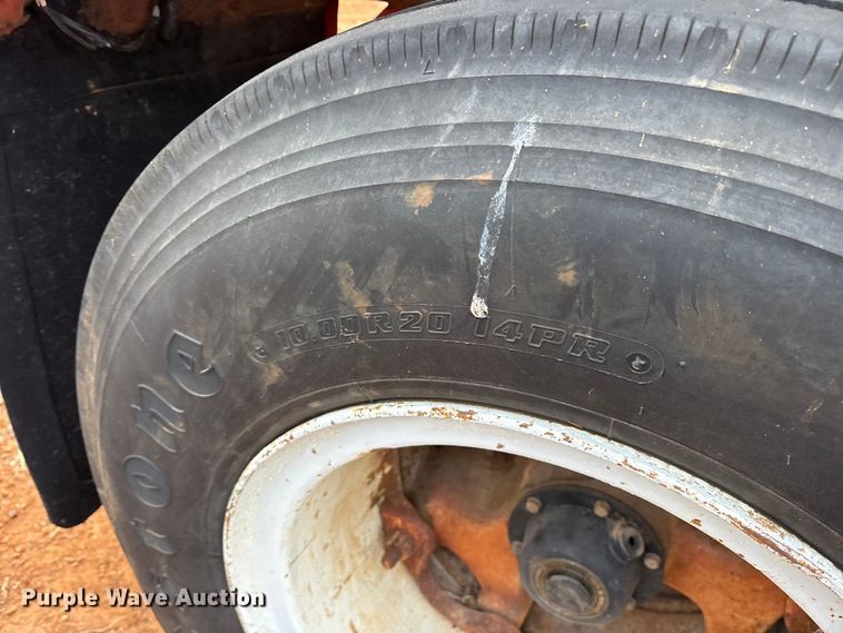 image for item EE0088 1980 Nabors flatbed trailer