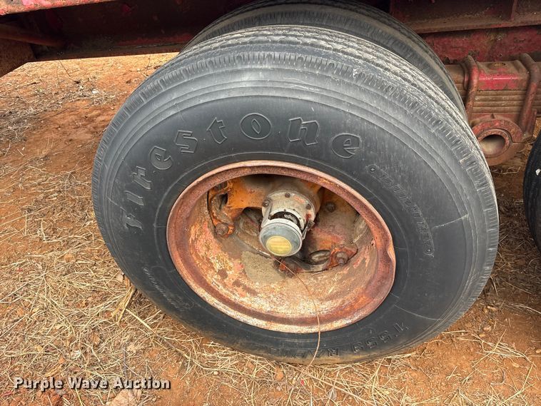 image for item EE0088 1980 Nabors flatbed trailer