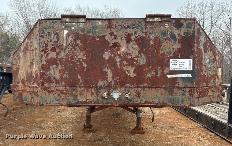 image for item EE0090 1977 Hyster HDF-50C-T1 flatbed trailer