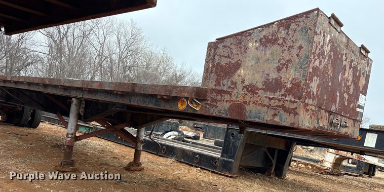 image for item EE0090 1977 Hyster HDF-50C-T1 flatbed trailer