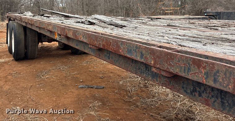 image for item EE0090 1977 Hyster HDF-50C-T1 flatbed trailer