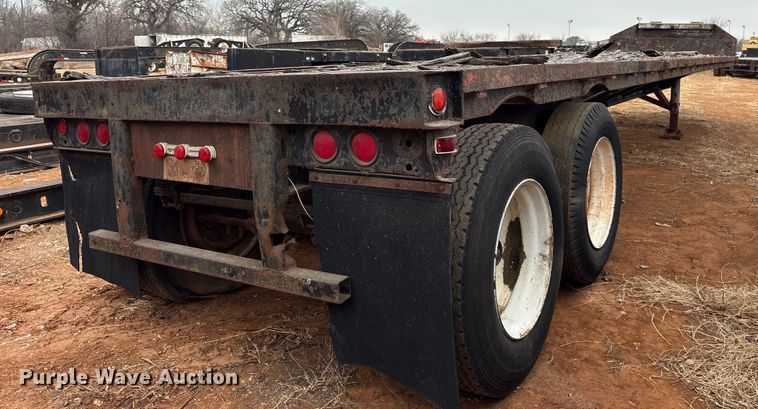 image for item EE0090 1977 Hyster HDF-50C-T1 flatbed trailer