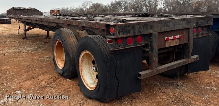 image for item EE0090 1977 Hyster HDF-50C-T1 flatbed trailer