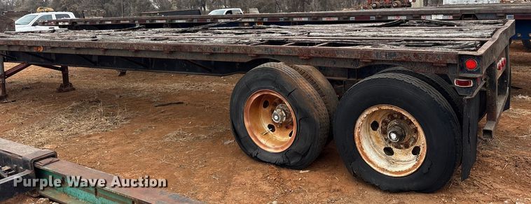 image for item EE0090 1977 Hyster HDF-50C-T1 flatbed trailer