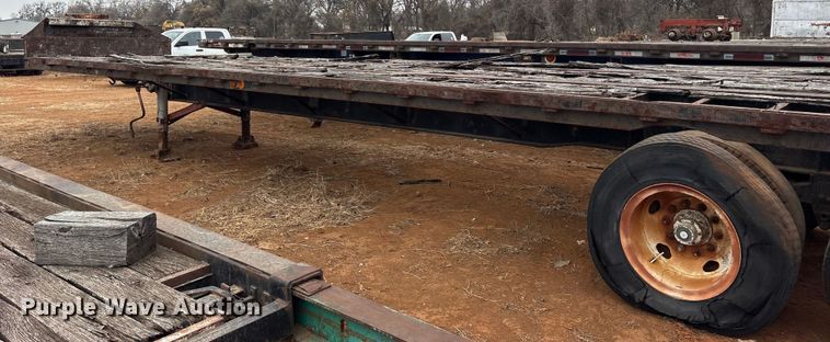 image for item EE0090 1977 Hyster HDF-50C-T1 flatbed trailer