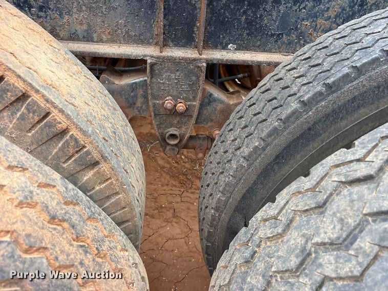 image for item EE0090 1977 Hyster HDF-50C-T1 flatbed trailer