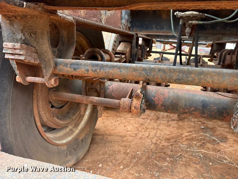 image for item EE0090 1977 Hyster HDF-50C-T1 flatbed trailer