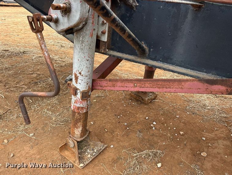 image for item EE0090 1977 Hyster HDF-50C-T1 flatbed trailer