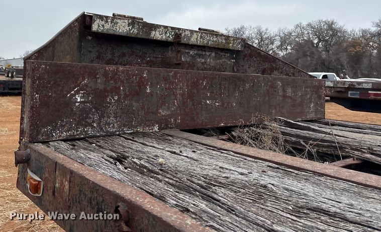 image for item EE0090 1977 Hyster HDF-50C-T1 flatbed trailer