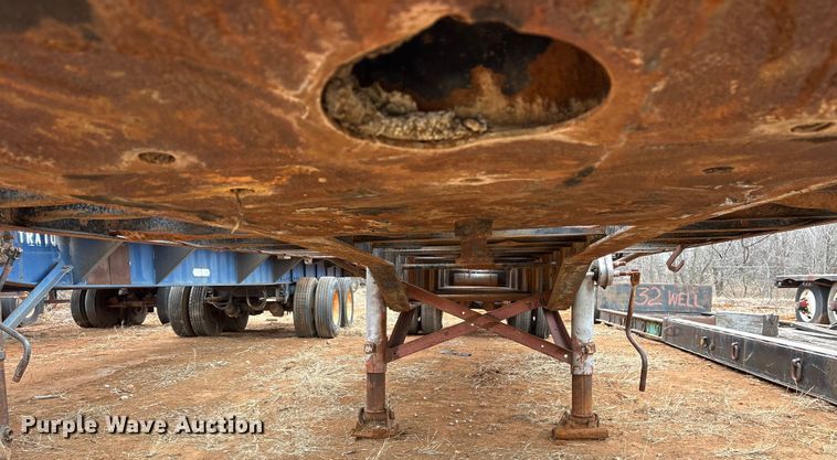 image for item EE0090 1977 Hyster HDF-50C-T1 flatbed trailer