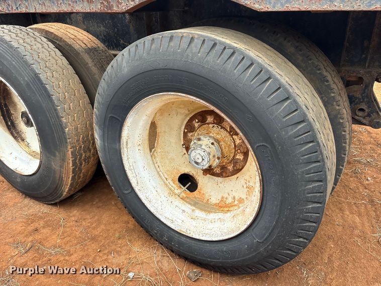 image for item EE0090 1977 Hyster HDF-50C-T1 flatbed trailer