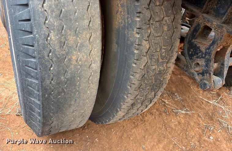 image for item EE0090 1977 Hyster HDF-50C-T1 flatbed trailer