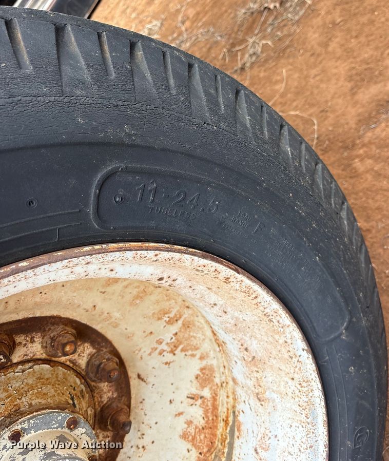 image for item EE0090 1977 Hyster HDF-50C-T1 flatbed trailer