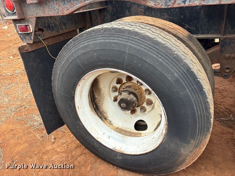 image for item EE0090 1977 Hyster HDF-50C-T1 flatbed trailer