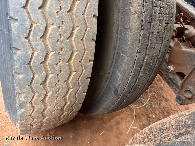 image for item EE0090 1977 Hyster HDF-50C-T1 flatbed trailer