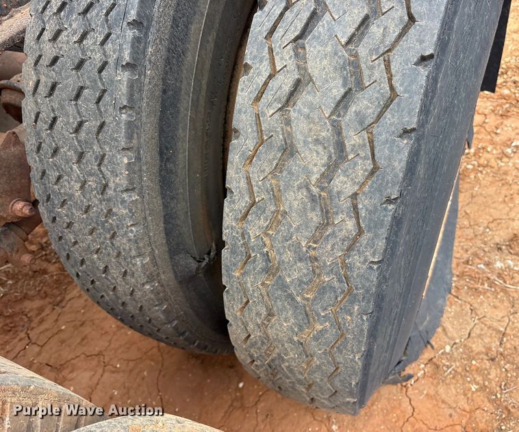 image for item EE0090 1977 Hyster HDF-50C-T1 flatbed trailer