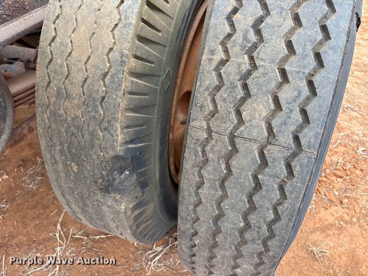 image for item EE0090 1977 Hyster HDF-50C-T1 flatbed trailer