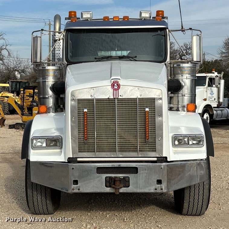 image for item EE1388 2013 Kenworth T800 