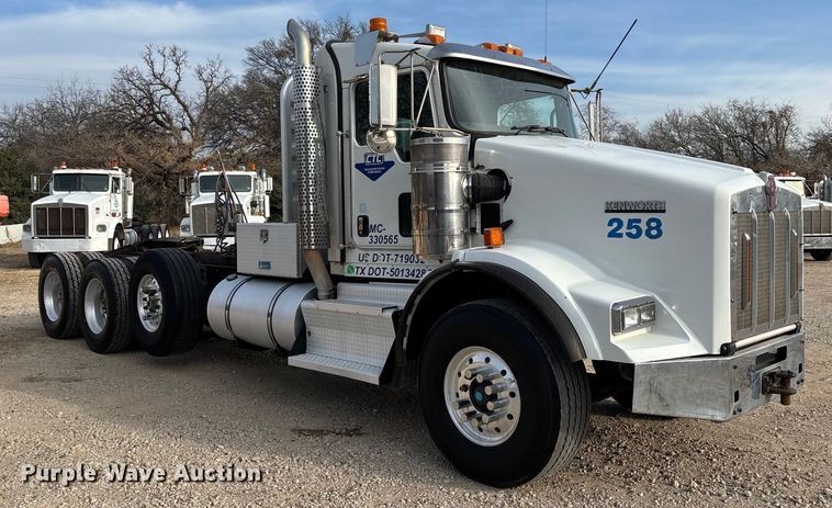 image for item EE1388 2013 Kenworth T800 