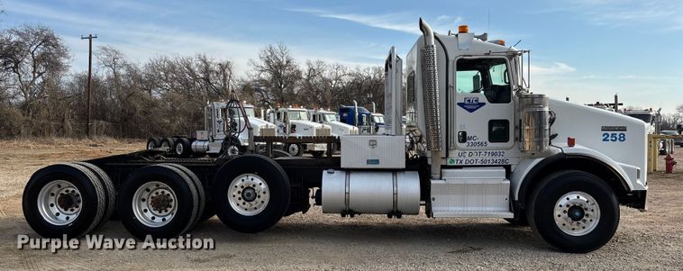 image for item EE1388 2013 Kenworth T800 