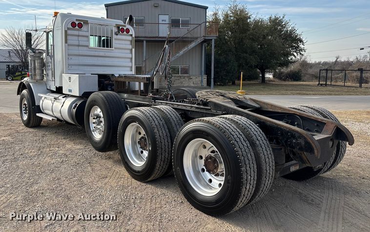 image for item EE1388 2013 Kenworth T800 