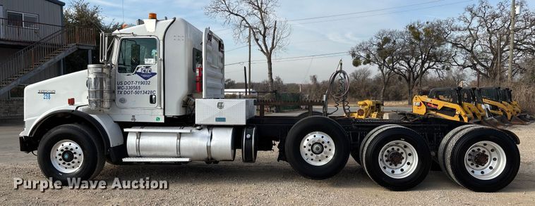 image for item EE1388 2013 Kenworth T800 