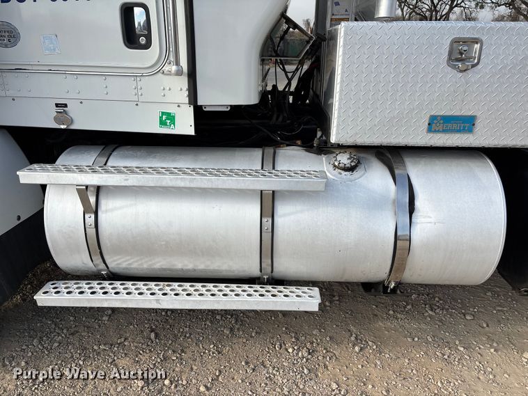 image for item EE1388 2013 Kenworth T800 