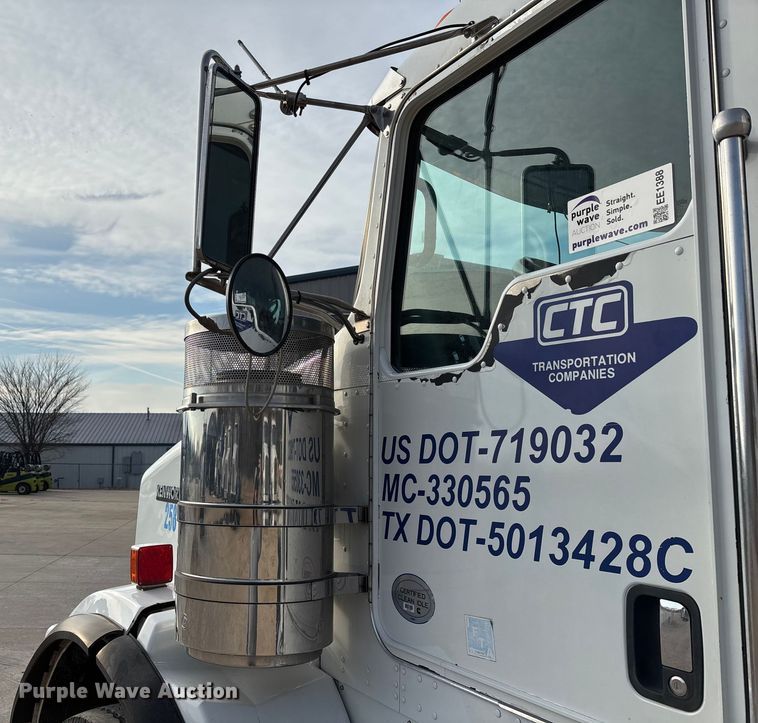 image for item EE1388 2013 Kenworth T800 