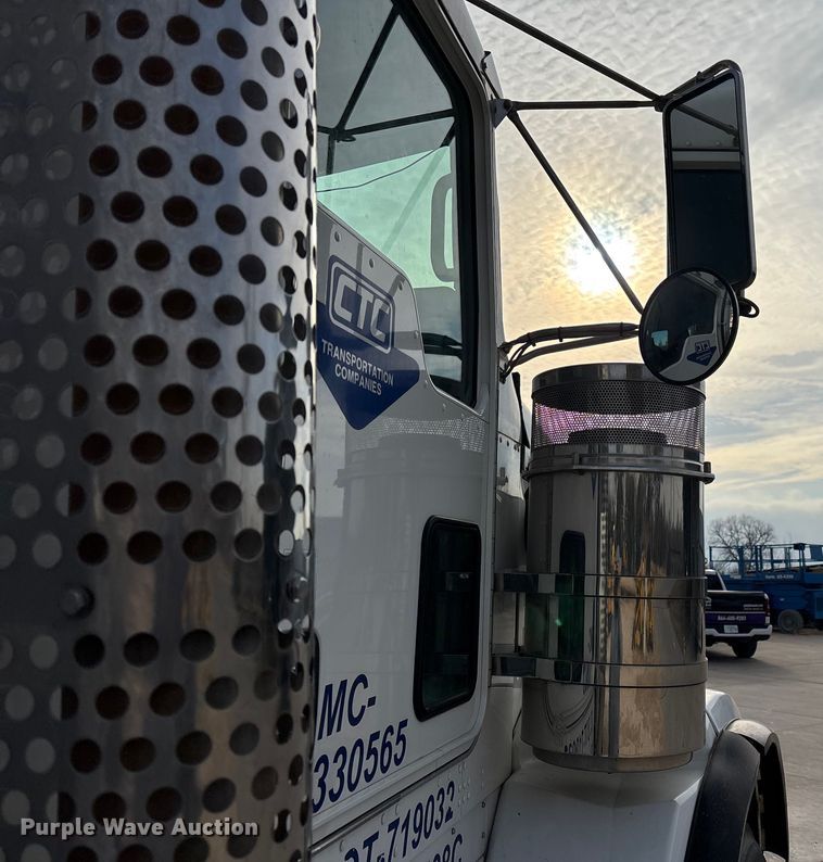 image for item EE1388 2013 Kenworth T800 