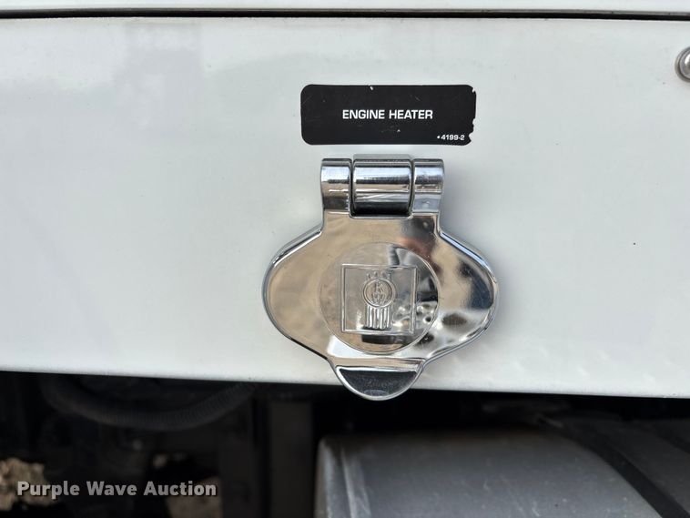 image for item EE1388 2013 Kenworth T800 