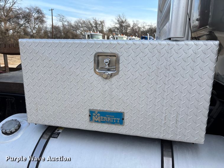 image for item EE1388 2013 Kenworth T800 