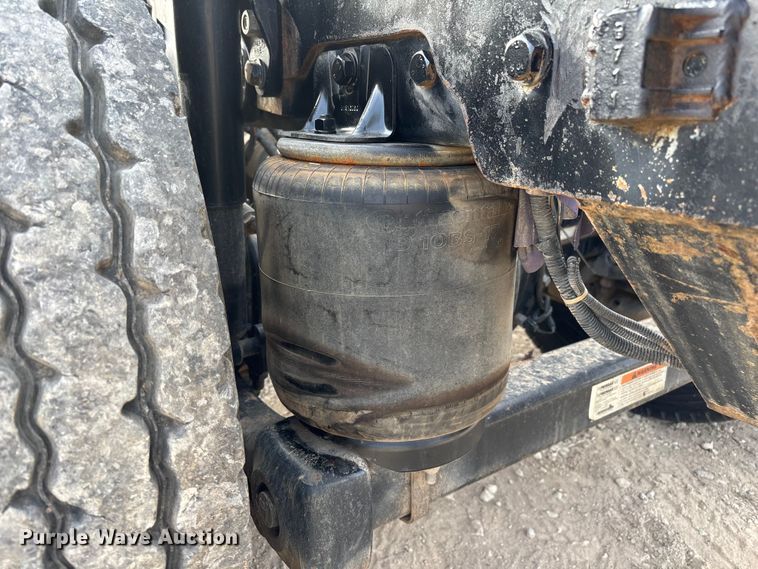 image for item EE1388 2013 Kenworth T800 