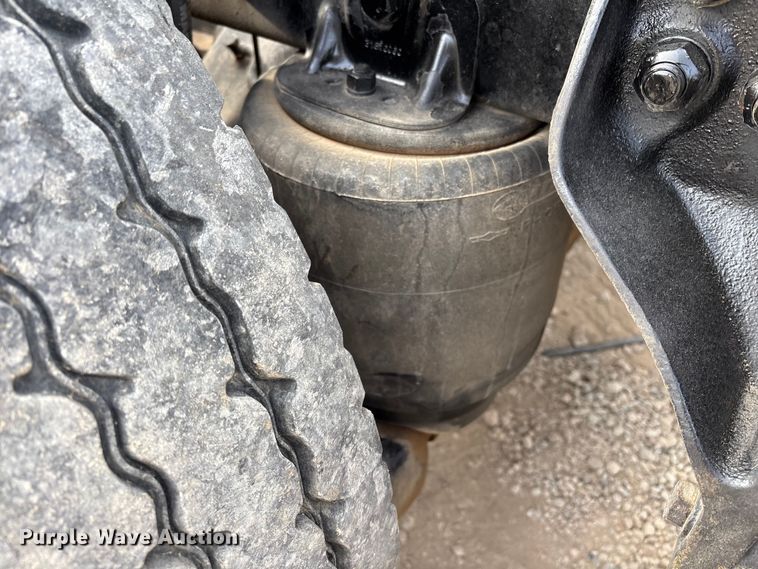 image for item EE1388 2013 Kenworth T800 