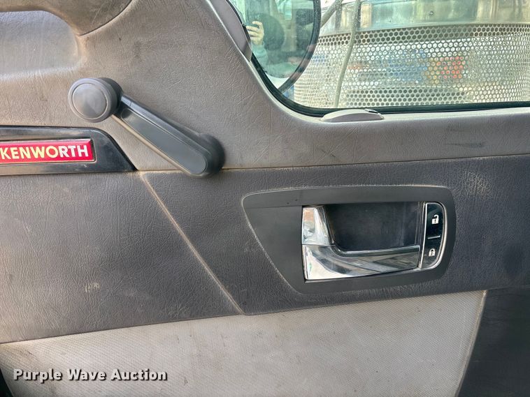 image for item EE1388 2013 Kenworth T800 